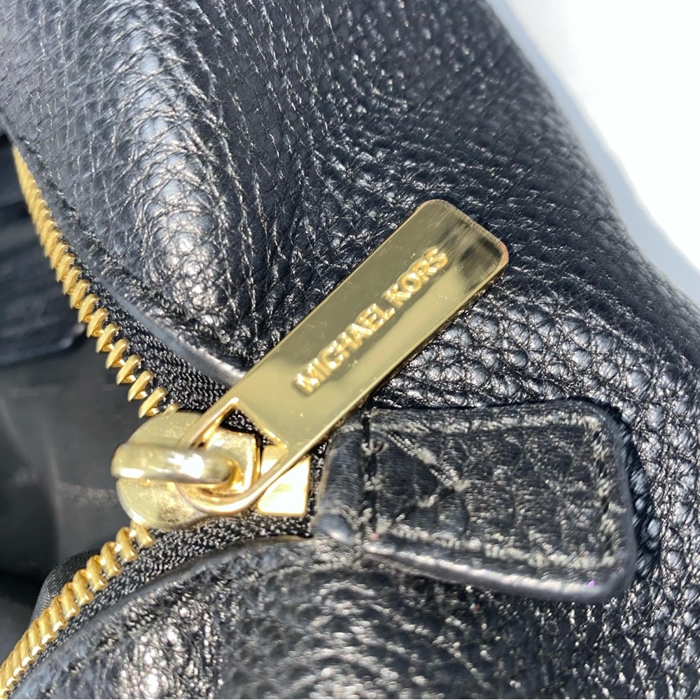 Michael Kors Fulton Shoulder Bag Black Pebble Leather Gold Tone Chain and Logo - Picture 9 of 16